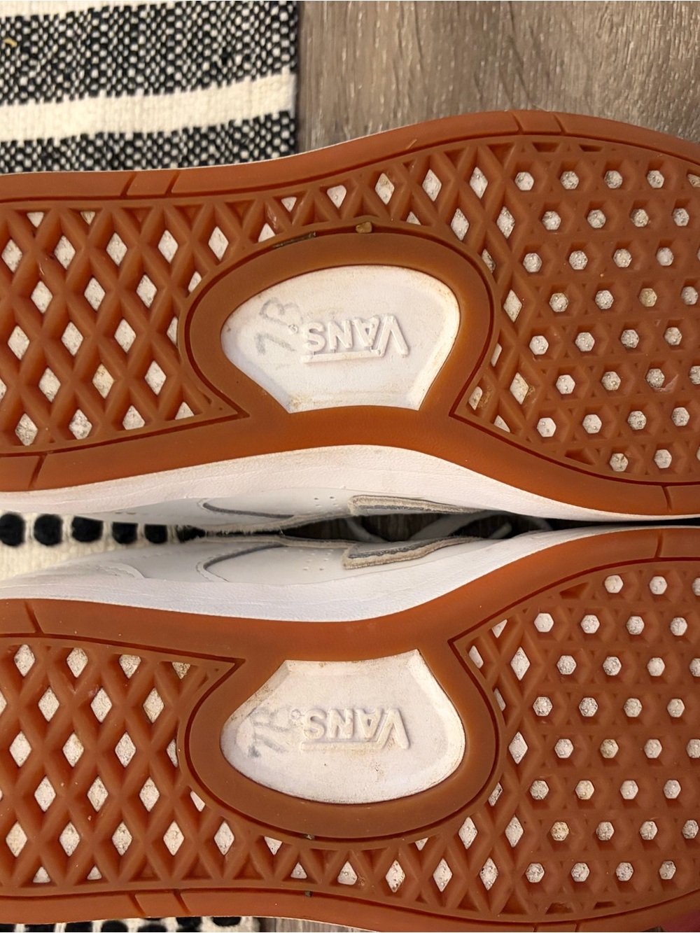 Vans White Lowland ComfyCush Sneakers Men’s 7/Women’s 8.5 - Picture 2 of 4